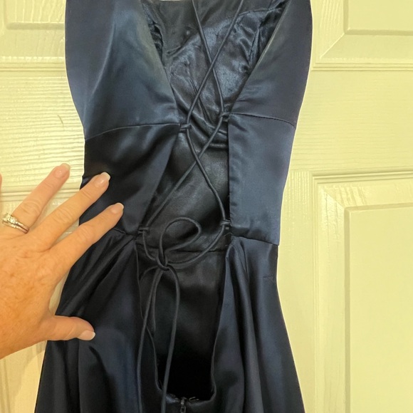 Size 0 Blue dress with crisscross tie back. Zipper on the skirt - Picture 4 of 5